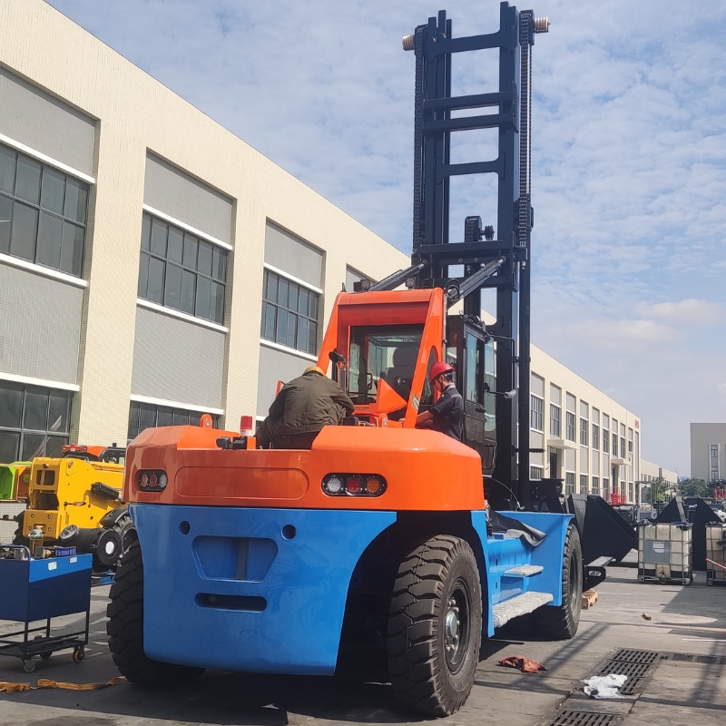Carretilla Elevadora para Marina SOCMA HNF-250 para Elevación de Barcos en Marinas